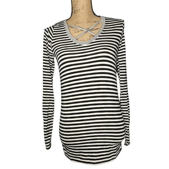 NWT POOF! Women’s Black White Striped Top Criss Cross V-Neck Long Sleeve Small - Picture 4 of 7